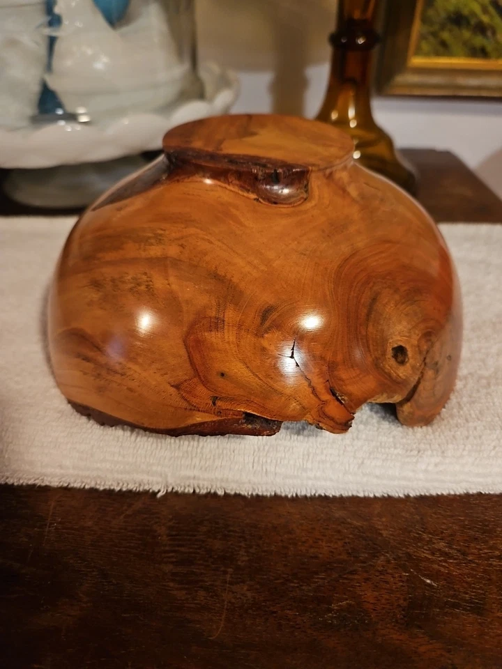 Cuenco de madera hecho a mano borde vivo 7 1/2 pulgadas de ancho y 3 1/2 pulgadas de alto Foto 3 de 4