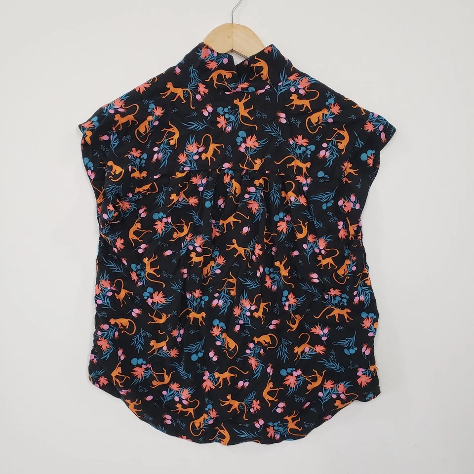 Maeve Anthropologie Monkey Print Short Sleeve Button Up Blouse Top Size M Quirky - Image 2 of 4
