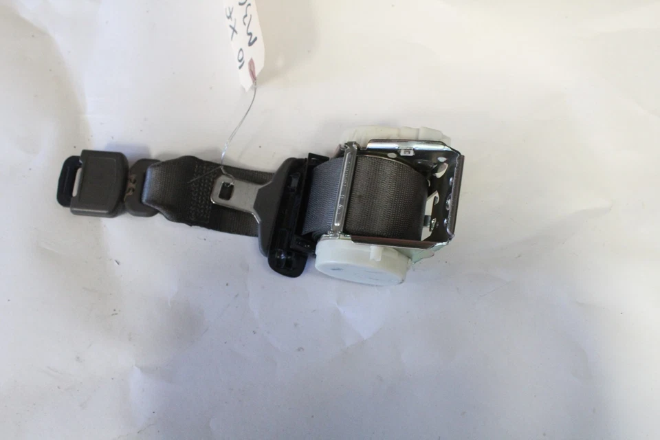 2010 JAGUAR XF 5.0 REAR CENTER SEAT BELT M3685 - Изображение 3 из 4