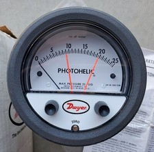Dwyer 3000-25CM Photohelic Gage/Switch