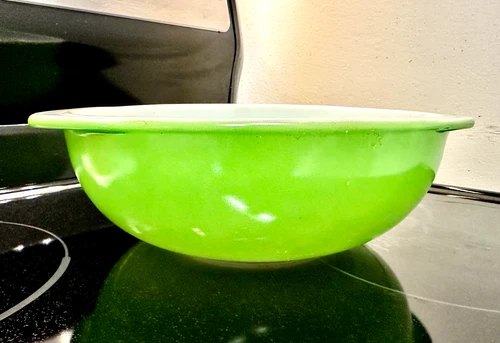 Vintage Pyrex Kelly Lime Green 024 Round Casserole 2 Qt No Lid EUC