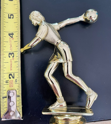 1 NEW OLD STOCK GOLD KUNSTSTOFF Frau im Rock Bowling ca. 5 Zoll - Bild 1 von 4