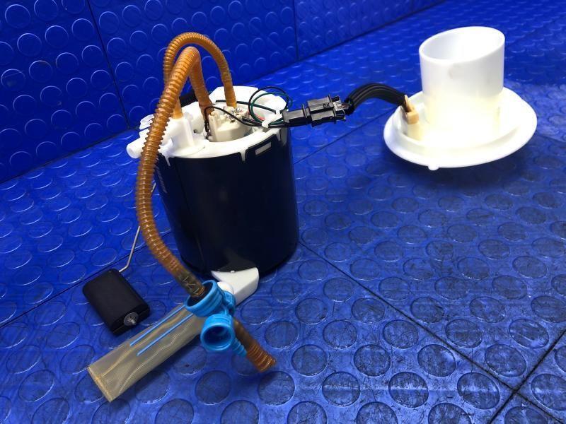 2016 2017 2018 2019 2020 2021 MCLAREN 570S OEM TANK MOUNTED FUEL PUMP