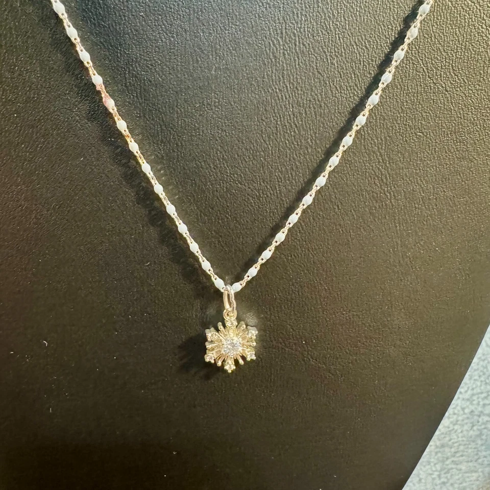 Collar de copo de nieve con estrás tono plata Disney con eslabón de cadena de bola azul claro Foto 2 de 4