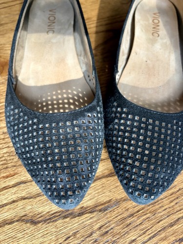 Chaussures plates femme Vionic Posey daim noir bout pointu perforé large taille 6 - Photo 13/15