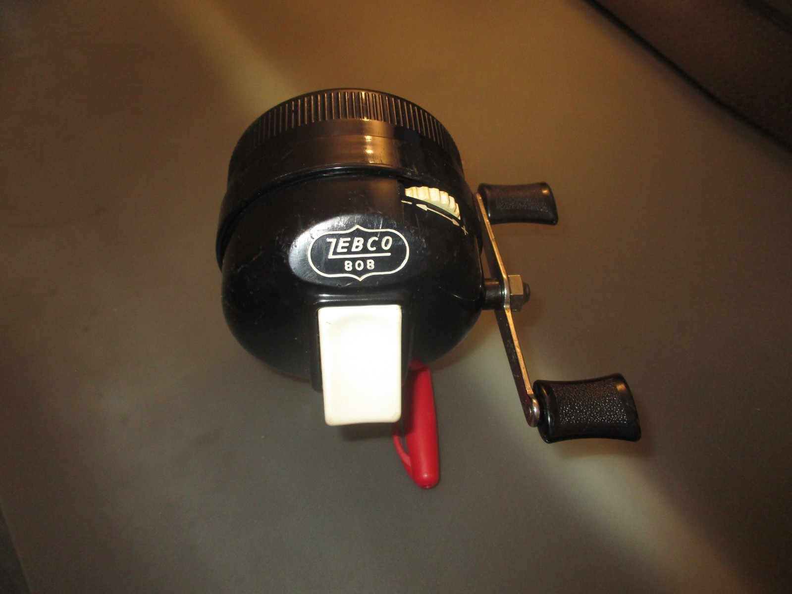 Zebco 808 Vintage Spincast Fishing Reel Metal Foot USA Made 