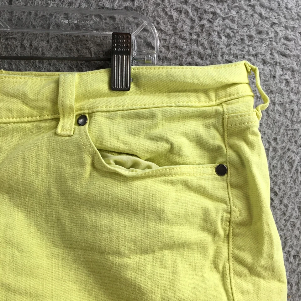 Pantalón Corto Torrid Corte Para Mujer 18 Amarillo Denim Mezcla Algodón Tiro Alto Botón Mosca Foto 3 de 4