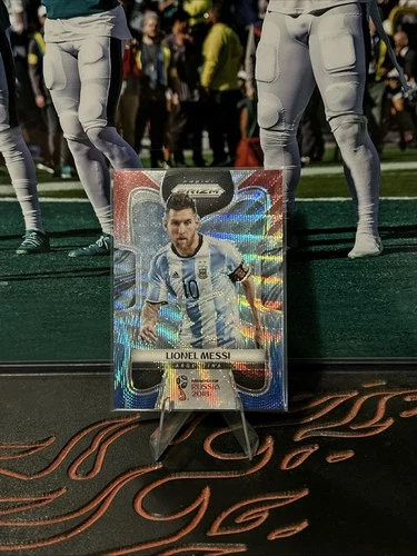 2018 Panini Prizm World Cup - Lionel Messi #1 Red & Blue Wave Prizm