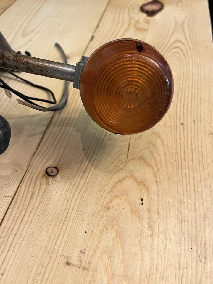 Luz de freno y soporte señal izquierda señal derecha honda cb360t 1974 1975 1976 Foto 4 de 4