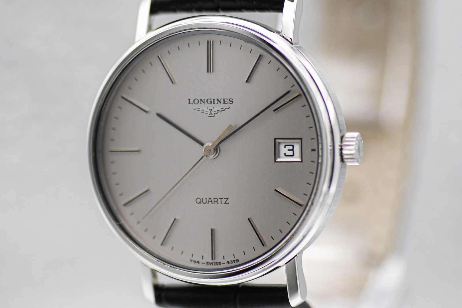 [Near MINT] LONGINES L744.2 34mm Silver Dial Date Quartz Men Watch From JAPAN
