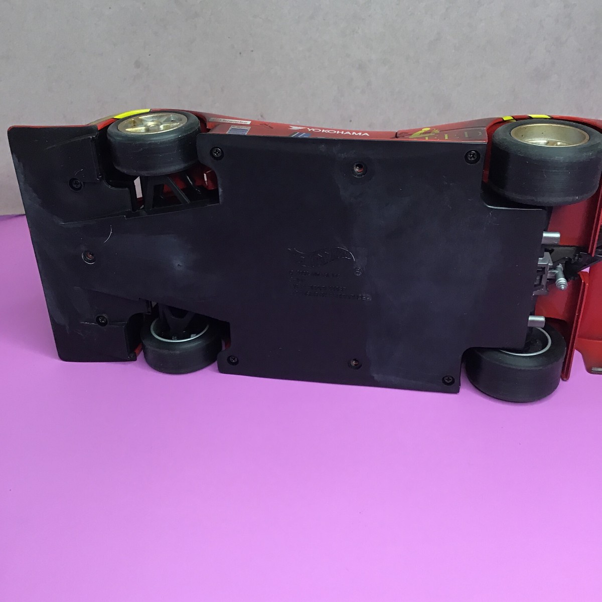 Hot Wheels 1:18 Scale Ferrari F 333 SP Die Cast Car #30 Race Car