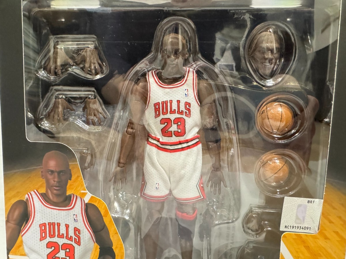 MAFEX Michael Jordan Chicago Bulls HOME Figure No.255