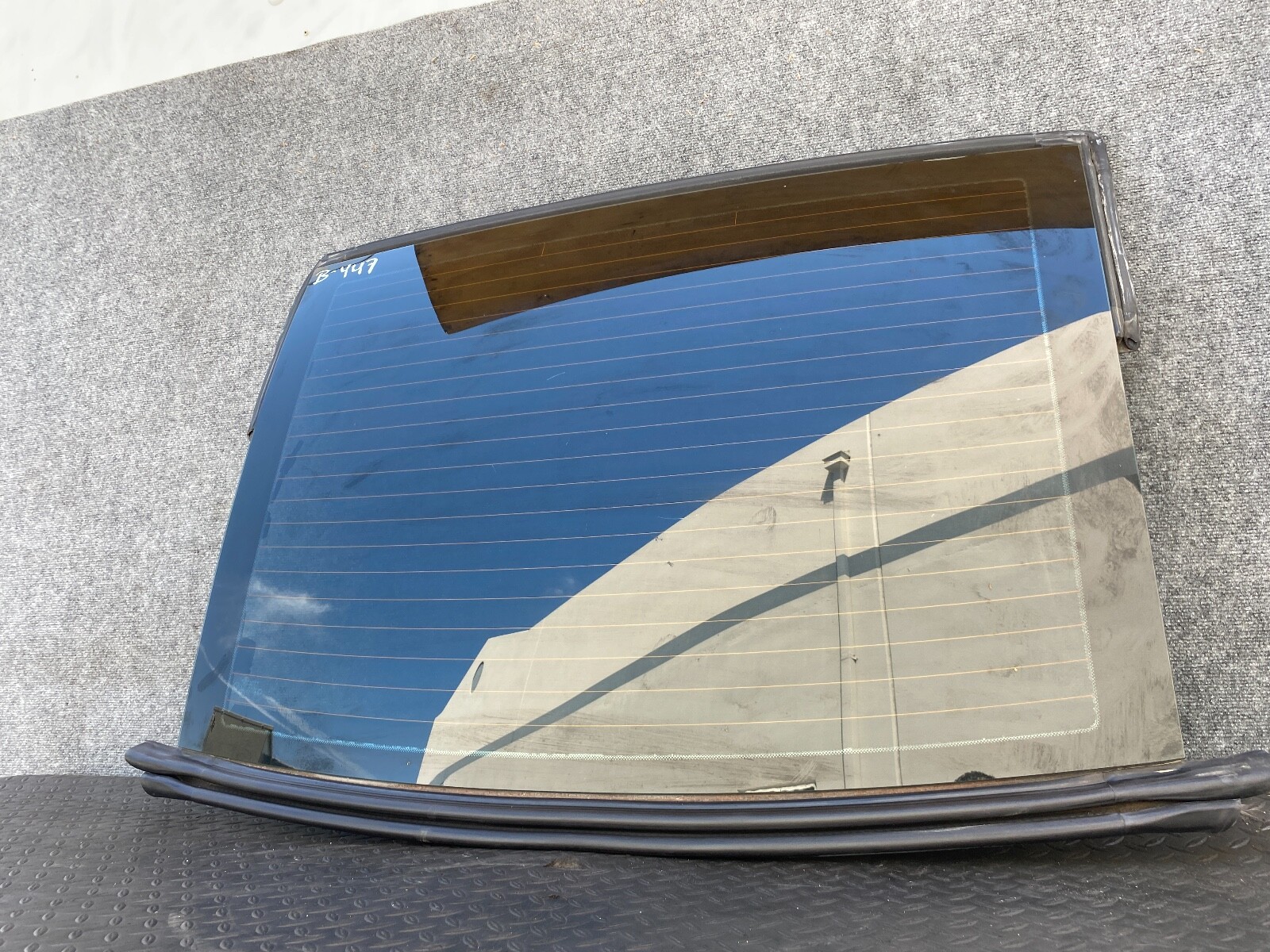 2003 MERCEDES Sl500 R230 Rear Glass Window OEM 12042310000 for 