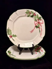 (2) LOS ANGELES POTTERY~NS GUSTIN~HOLLY~SQ CHRISTMAS DINNER PLATES~11.5"~V EXC