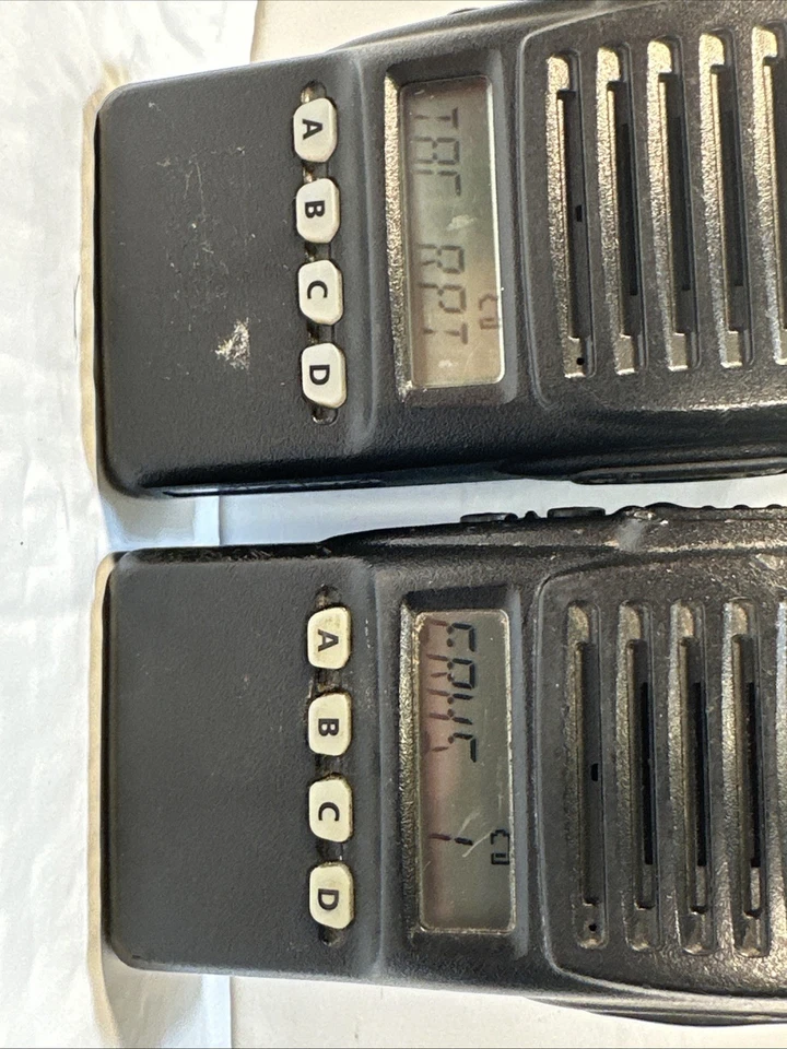 Lote de 2 Radio bidireccional Vertex Standard VX-354-AG7B-5 UHF/con batería y antena Foto 3 de 4