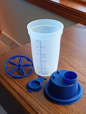 TUPPERWARE #1900 BLUE COLOR MIXER SHAKER POUR CONTANER WITH LID & SHAKER 10 OZ