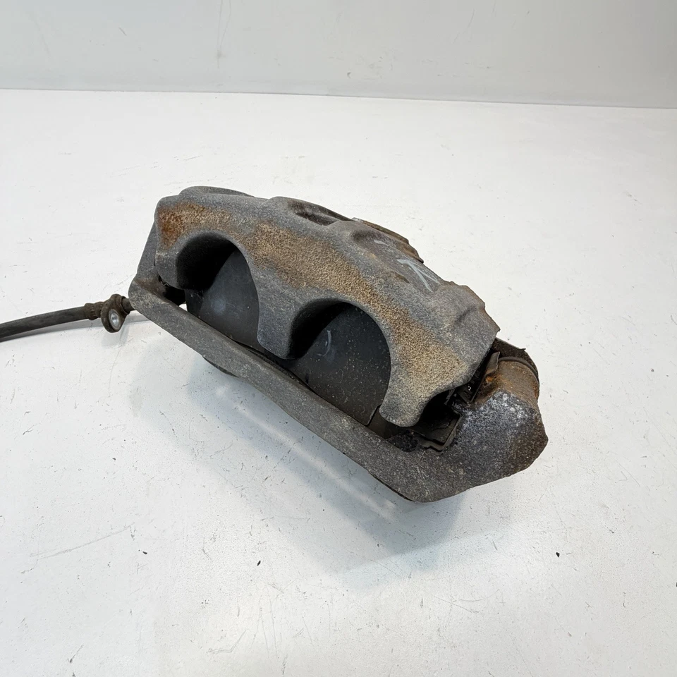 Pinza de freno de disco del lado del pasajero delantero derecho Honda Pilot AWD 2016-2022 OEM Foto 3 de 4