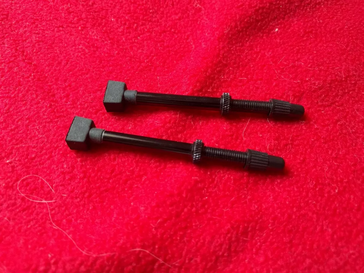 2x Bontrager TLR Tubless Rectangular Base Valves Stem Set Black