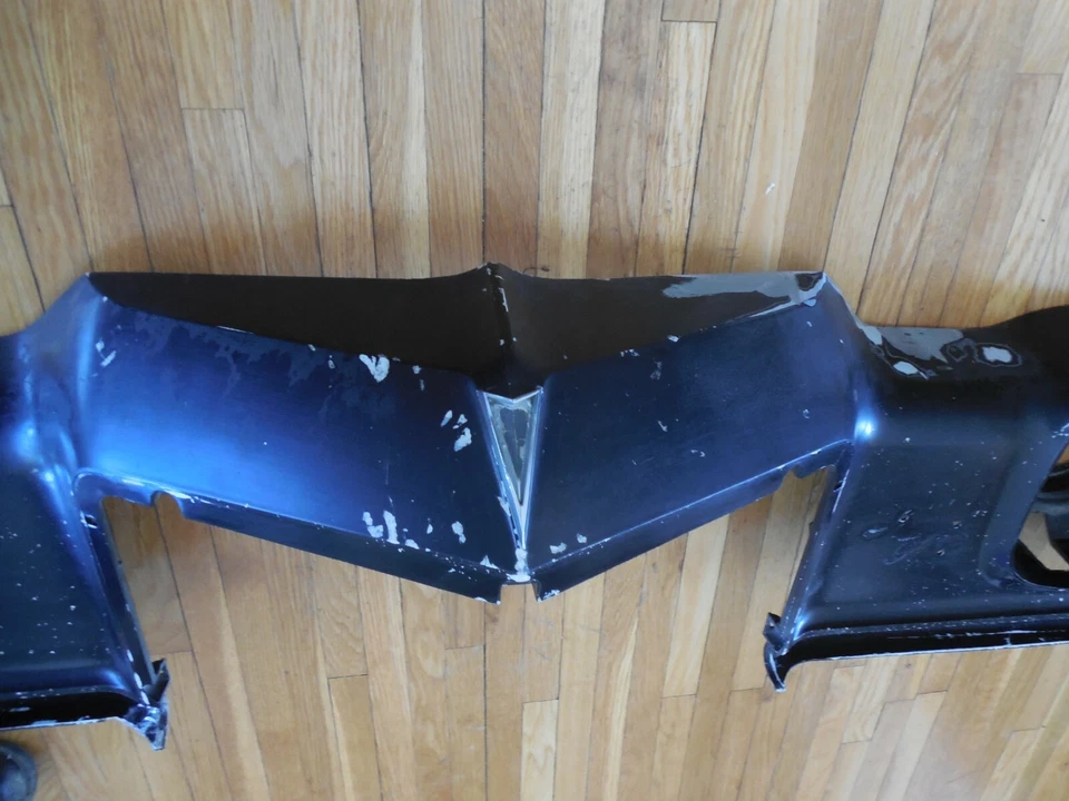 Pontiac Grand Prix 1971; panel de cabecera, con emblema, PT# PMD 479849, guía 5964252 Foto 3 de 4