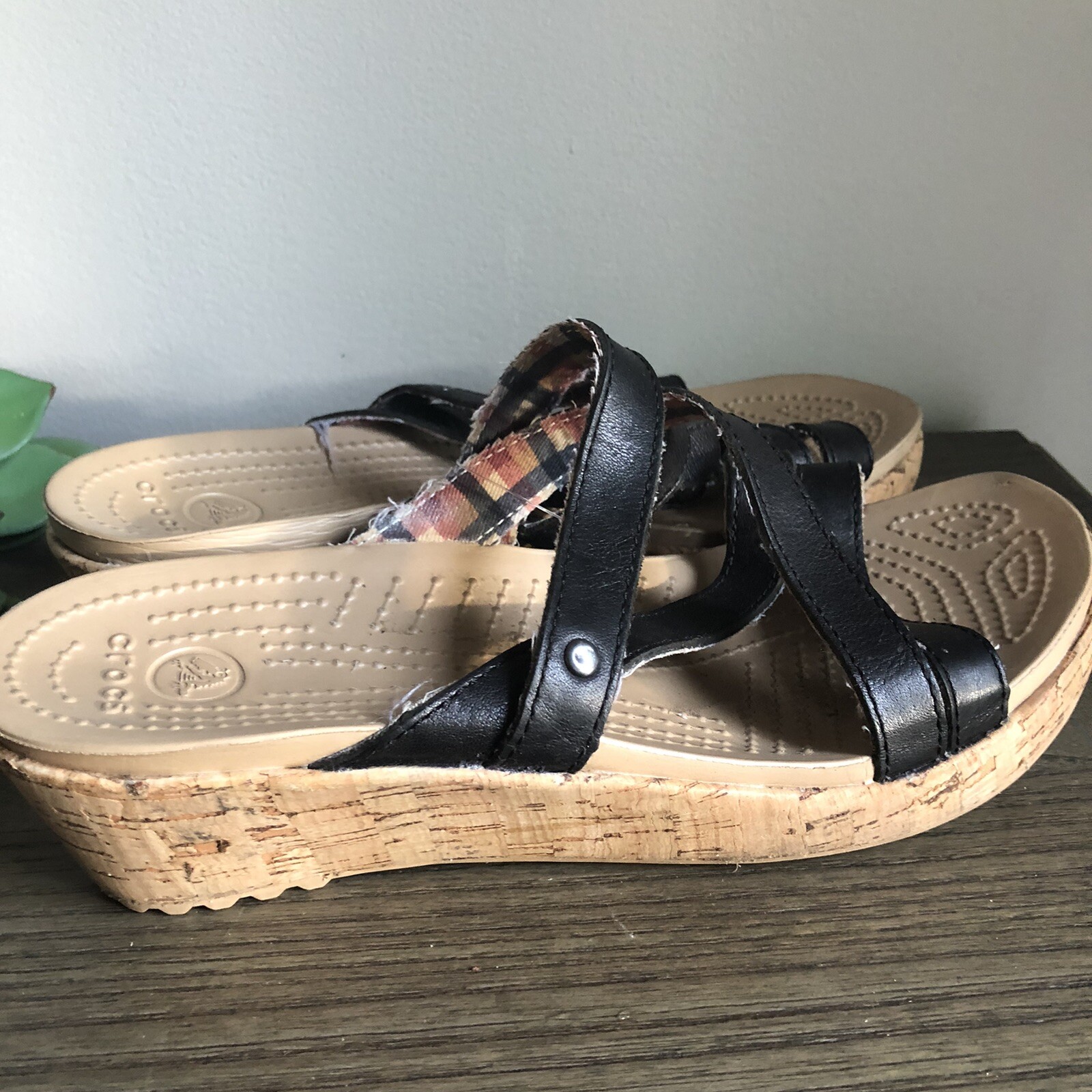 Crocs Womens Black Plaid Lined Strappy Cork Wedge San… Gem