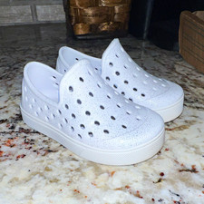 Sperry Girls White Slip-On Flats Size 6 Lightweight Low Top Round Toe Logo