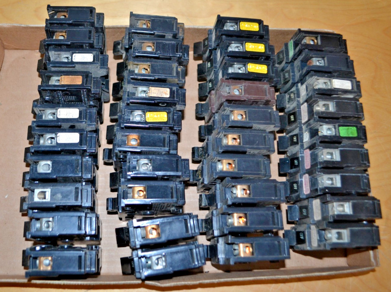 Lot of 39 ~ Federal Pacific FPE ~ Type NA Thick 1 Pole 15-40 Amp Breakers NA115