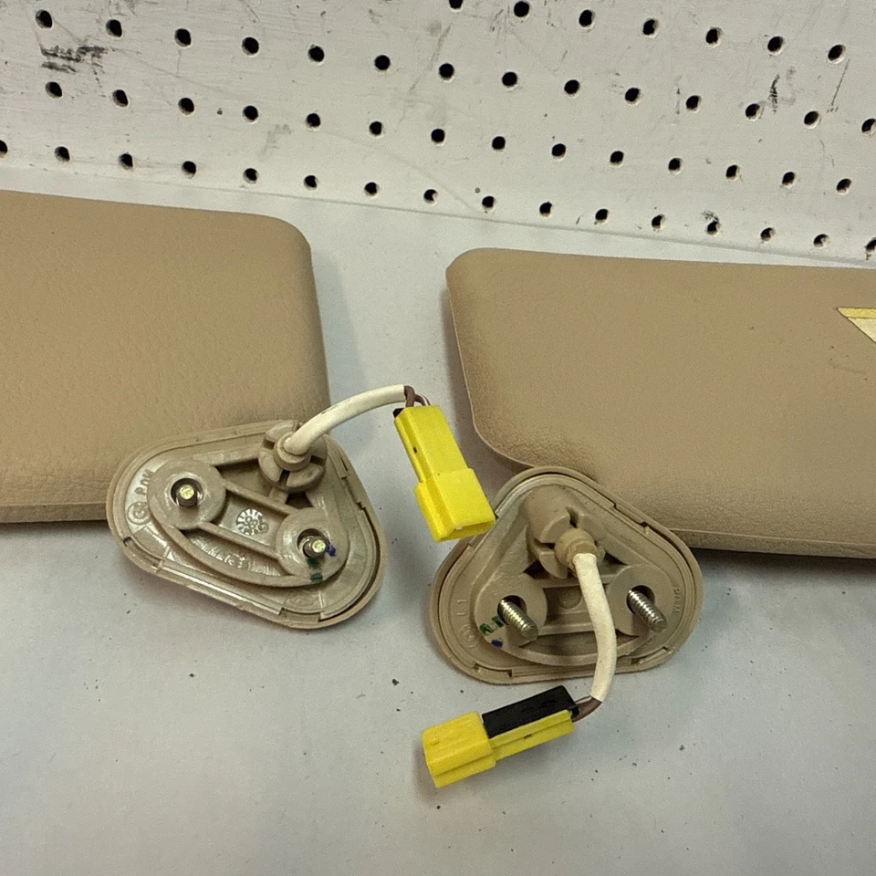 Quebra-sol 1999 BMW E39 528I L&R fabricante de equipamento original - Imagem 4 de 4