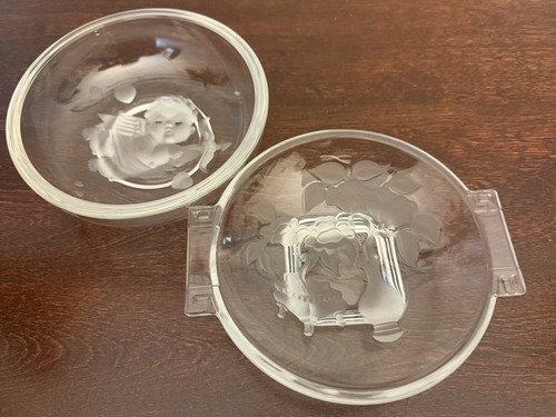 Vintage Verlys Glass Art Deco Set Of 2 Bowls Dish Chinois Cherub Pattern Signed