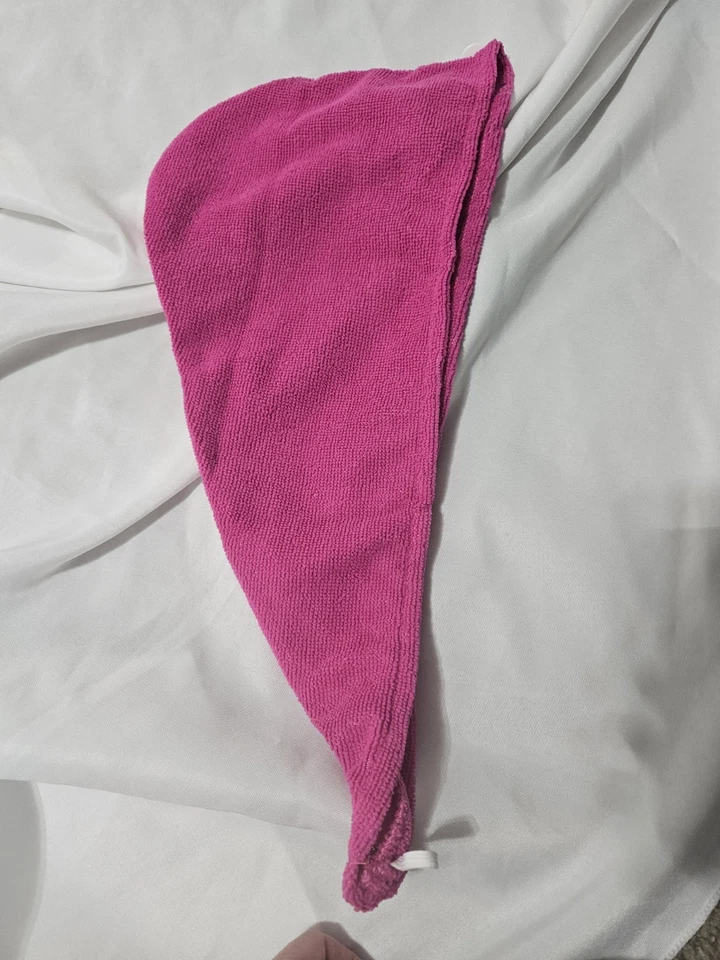 NORTHPOINT NEW NATIONAL BREAST CANCER PINK/WHITE POLY PLUSH THROW W/TOWEL - Image 2 of 4