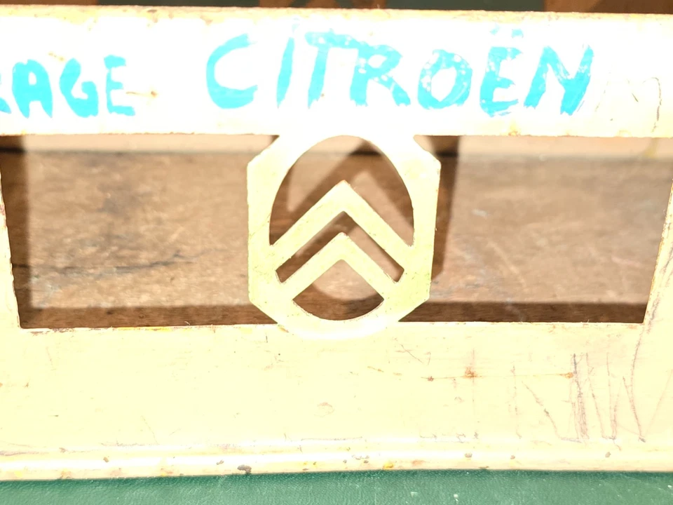 CITROEN 1930s TIN SHEET METAL GARAGE - Image 2 of 4