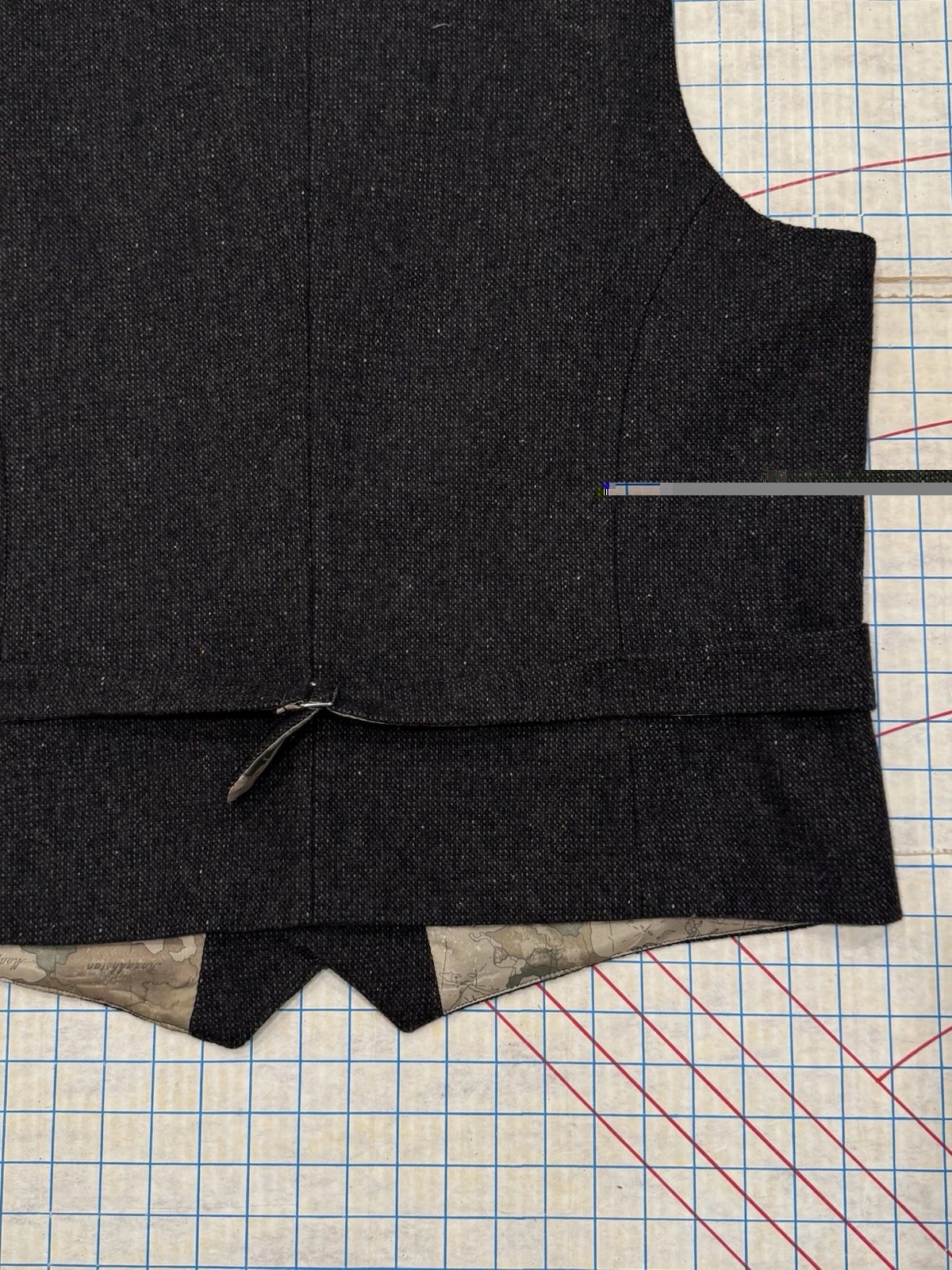 Celtic Gents of Irish Heritage Tweed Vest Charcoal Grey Mens Size 48 - product detail image 10