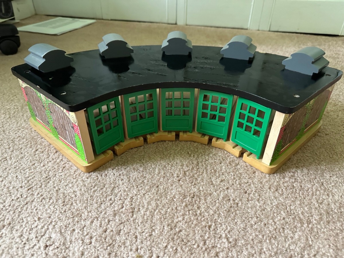 Thomas Friends Wooden Railway Roundhouse