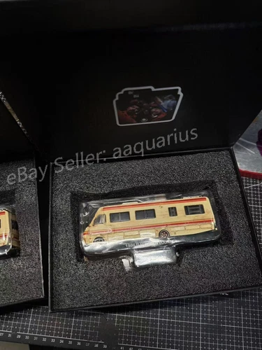 1:64 Greenlight Breaking Bad RV Bus Model with Custom Weathering - Picture 9 of 12
