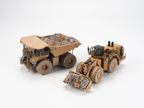 Cat Weathered 994K Wheel Loader & Cat 797 Mining Truck 1:125 Scale Model DM85762 - Picture 2 of 11