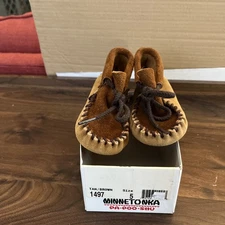 MINNETONKA PA-POO-SHU GENUINE LEATHER MOCCASIN TODDLER BOOTIES TAN SIZE 5 NEW