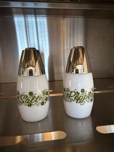 Vtg Gemco Green Crazy Daisy Salt and Pepper Shakers - Pyrex Corelle Milk Glass