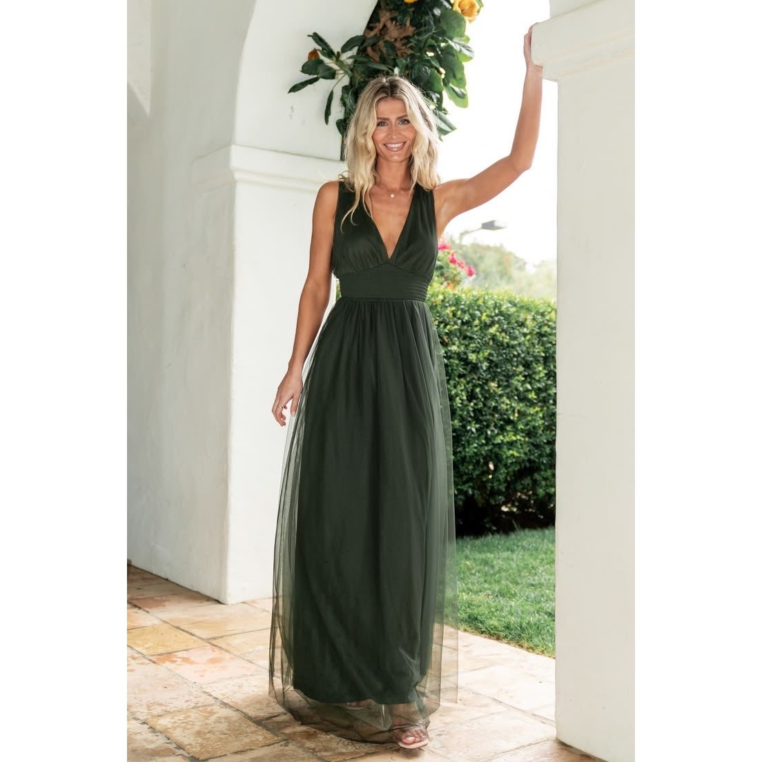 Maxi Vestido Baltic Born Kamila Tul Verde Enebro Cuello en V Cintura Ajustada Talla Grande
