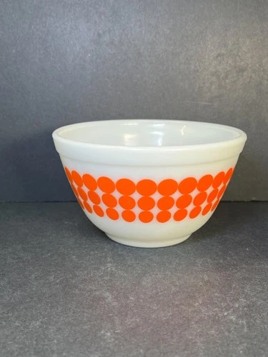 Vintage PYREX “Orange Dots” Polka Dots #401 1.5 Pt Mixing Nesting Bowl VERY GOOD