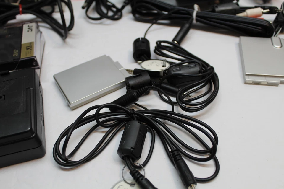 JVC GR-DVM90 Digital Video Camera Bundle - Tested - Image 4 of 4