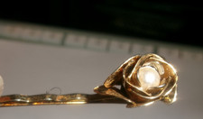 VINTAGE HAIR CLIP GOLD AND PEARL