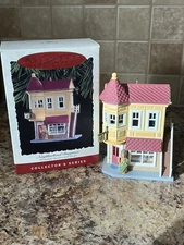 HALLMARK ORNAMENT 1994 NOSTALGIC HOUSES & SHOPS #11 NEIGHBORHOOD DRUGSTORE