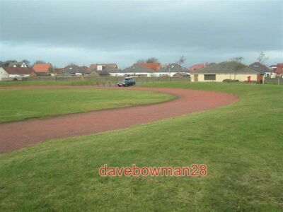 FOTO DAS OVALE FUSSBALLFELD UND DIE LEICHTATHLETIKBAHN ZUR VERFÜGUNG GESTELLT VON SOUTH AYRSHIRE CO