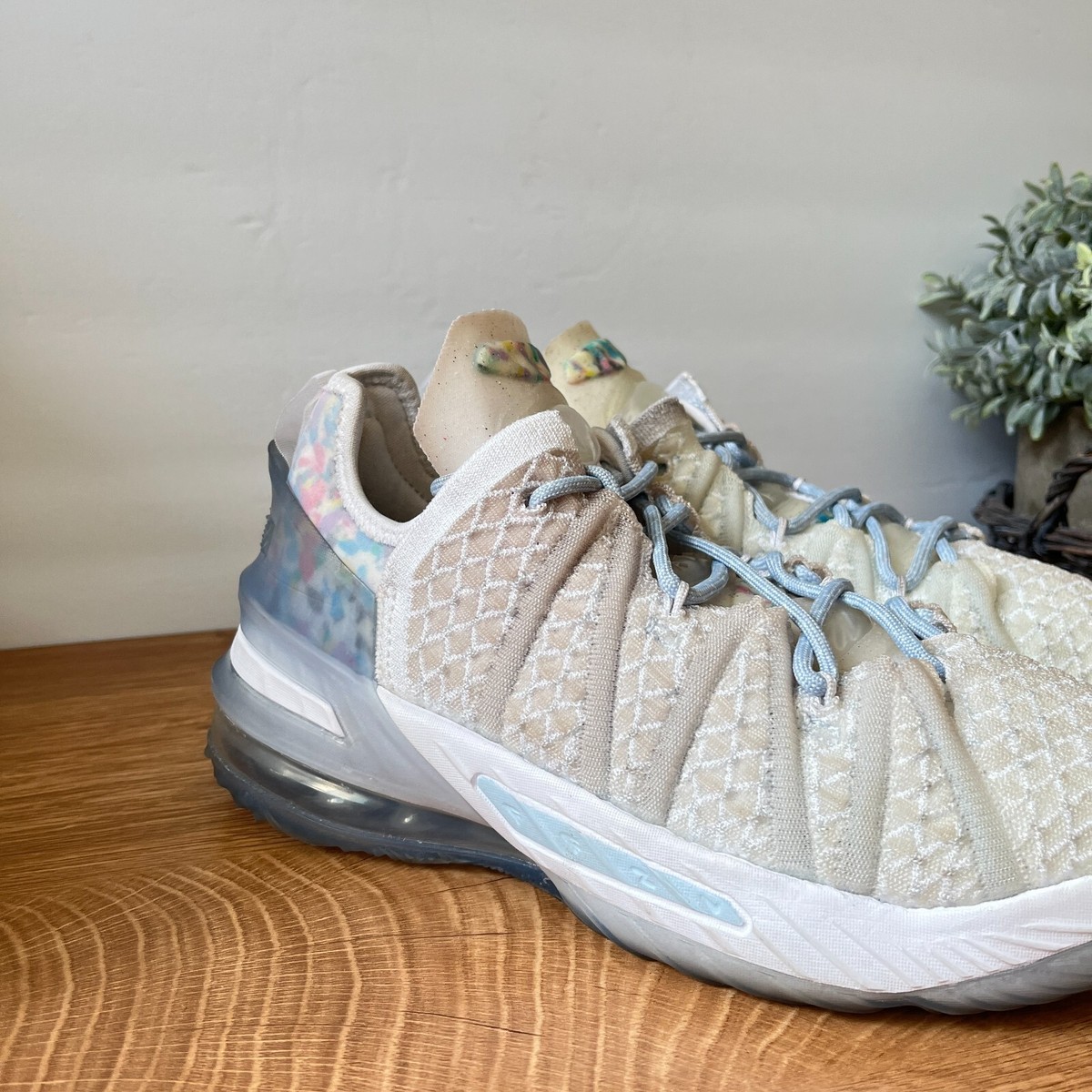 ナイキ LEBRON XVIII (GS) Nike Lebron XVIII 18 NRG GS CT4677 400 Youth Basketball Shoes Blue