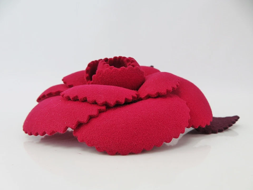Auténtico broche broche camelia lona roja Chanel #59485 Foto 3 de 4