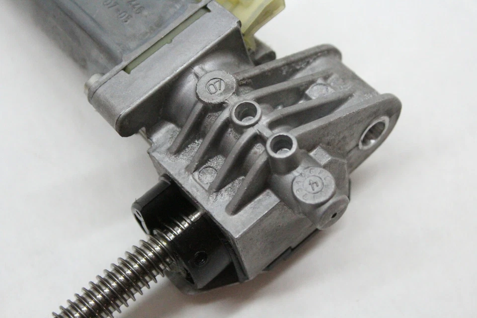 BMW 528I 2008 motor de ajuste de asiento inferior delantero izquierdo 3320446 OEM 08 09 10 Foto 4 de 4