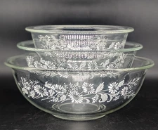 Set of 3 Pyrex Glass Mixing Bowls Decorative Colonial Mist Pattern 323, 325, 326