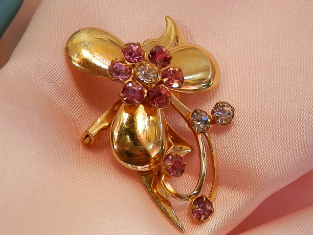 XXX Pretty Vintage 1950's Art Deco Pink Rhinestone Flower Brooch