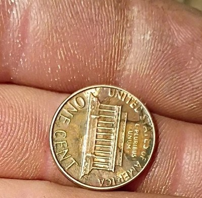 1982 D Large Date Penny With Illumination Error Obverse And