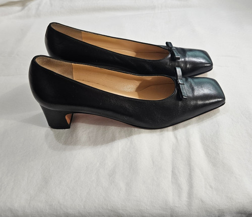 Salvatore Ferragamo Classic Black Leather Pump Bow Tie Size 8B