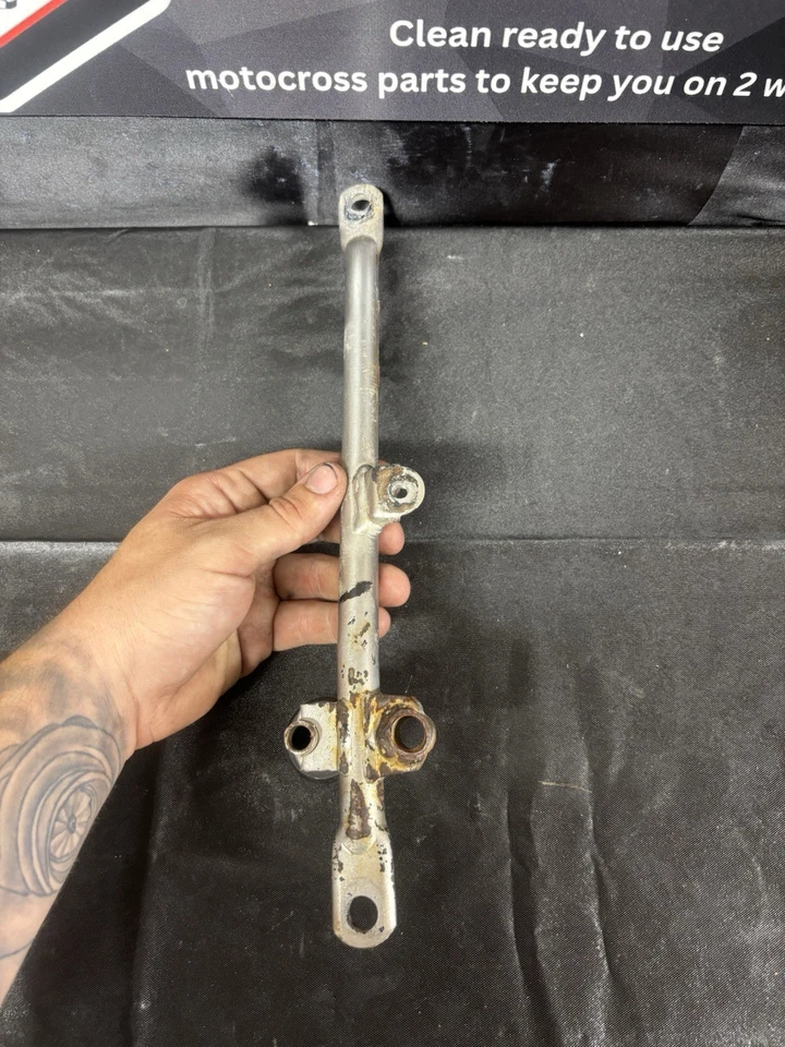 Bastidor trasero Kawasaki KX65 2007 Suzuki RM65 soporte OEM 32160-1611 Foto 3 de 4